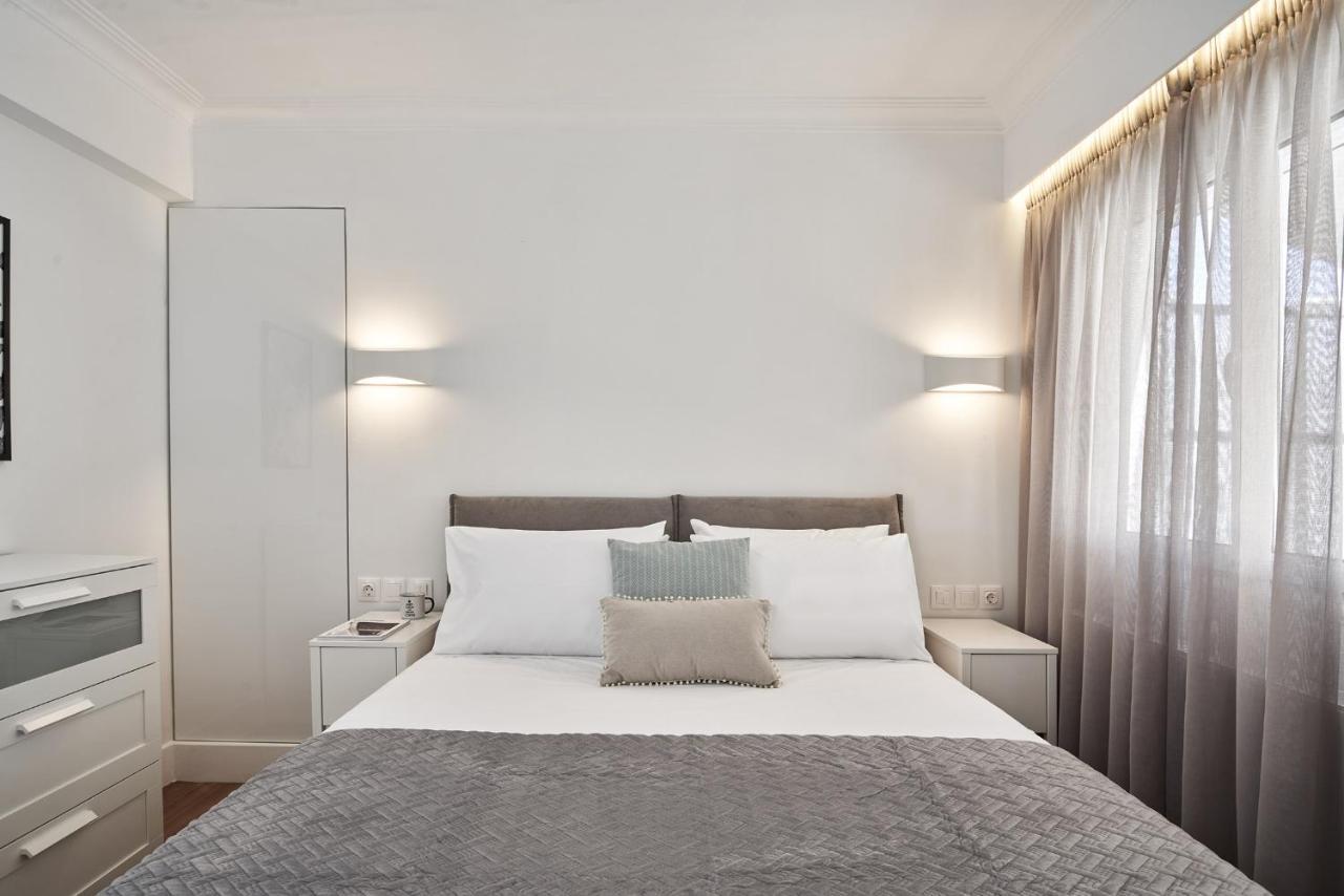 Marvelous N Bright Apt Next To Megaro Mousikis Atenas Exterior foto